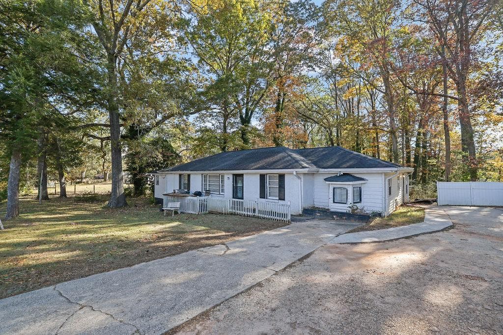 3 bedroom, 3 bathroom, 1,787 sq ft single family residence for sale at 804 ROWLAND Road, Stone Mountain, GA 30083 — photo 7
