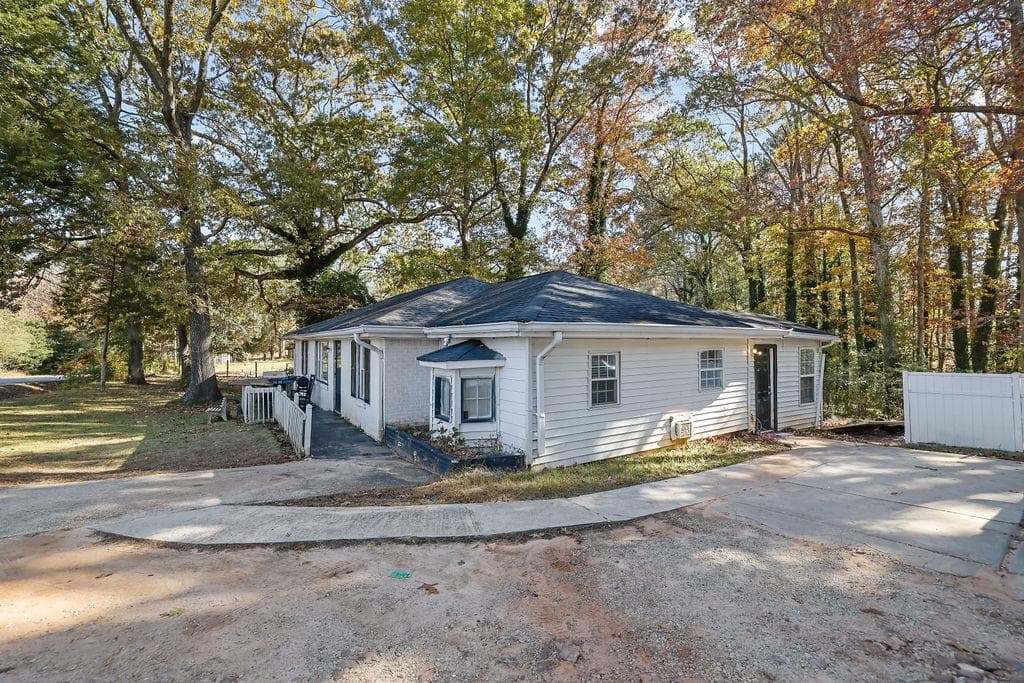 3 bedroom, 3 bathroom, 1,787 sq ft single family residence for sale at 804 ROWLAND Road, Stone Mountain, GA 30083 — photo 8