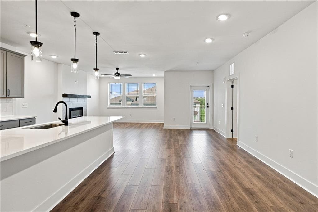 3 bedroom, 2 bathroom, 1,896 sq ft condominium for sale at 3351 Orwell Way 2406, Cumming, GA 30041 — photo 9