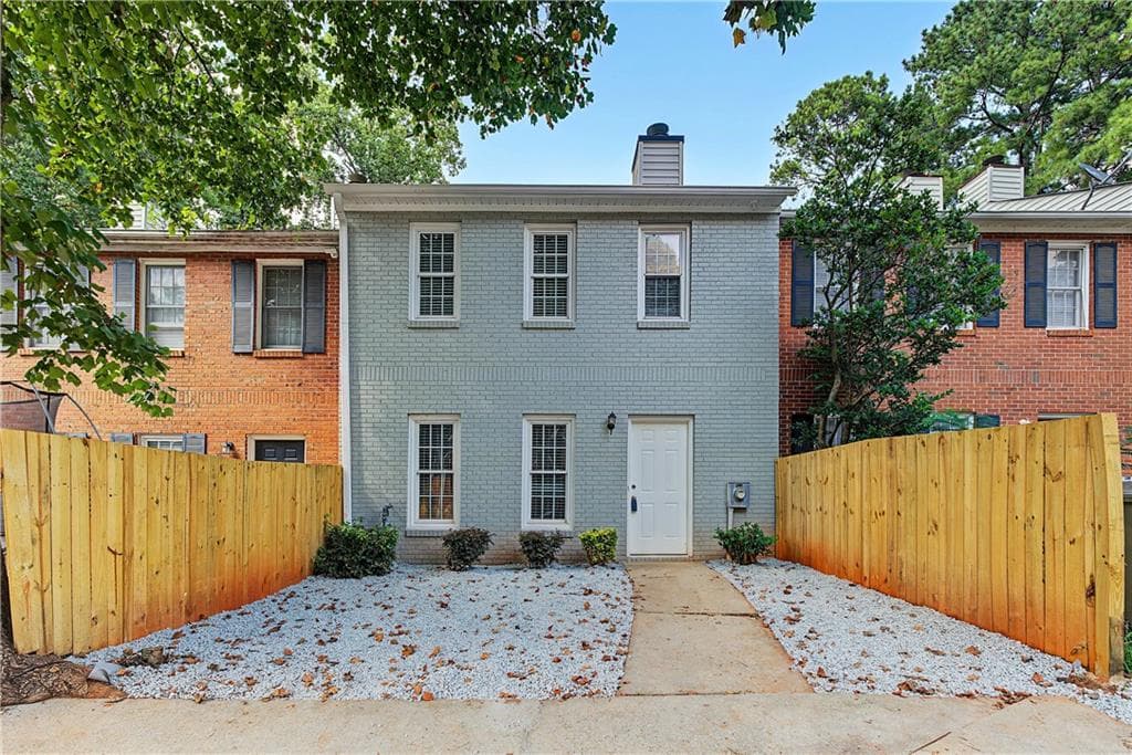 2 bedroom, 3 bathroom, 1,344 sq ft townhouse for sale at 303 Timber Creek Lane, Marietta, GA 30060 — photo 1 of 21