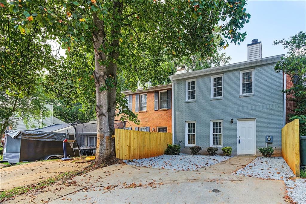 2 bedroom, 3 bathroom, 1,344 sq ft townhouse for sale at 303 Timber Creek Lane, Marietta, GA 30060 — photo 2