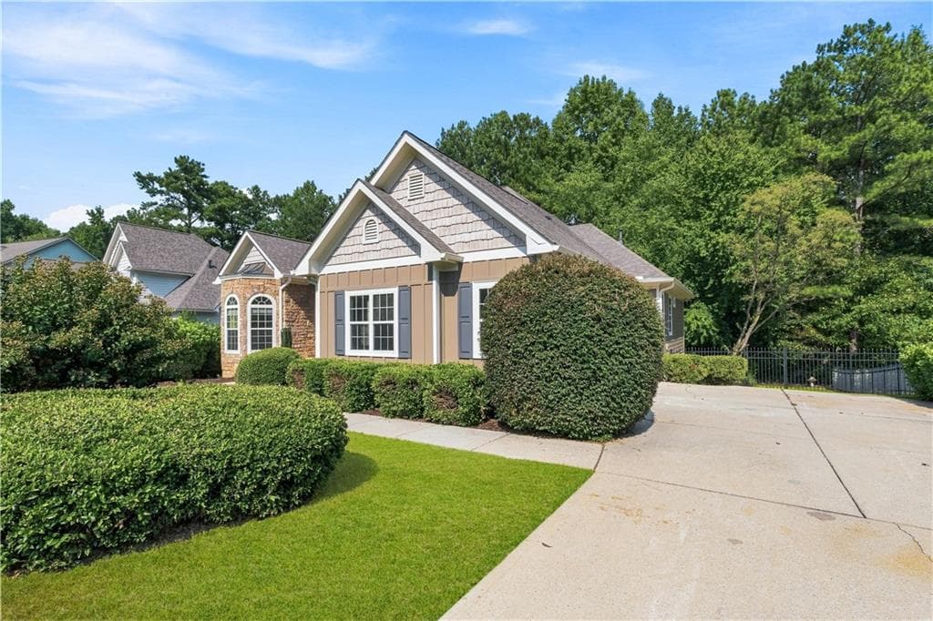 5 bedroom, 5 bathroom, 5,009 sq ft single family residence for sale at 8430 Nolandwood Lane, Villa Rica, GA 30180 — photo 2