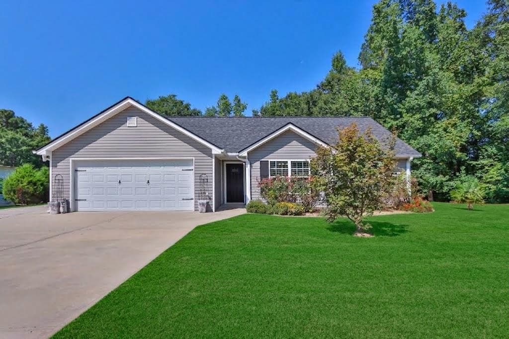 3 bedroom, 2 bathroom, 2,200 sq ft single family residence for sale at 3710 Silver Hill Circle, Gainesville, GA 30507 — photo 6