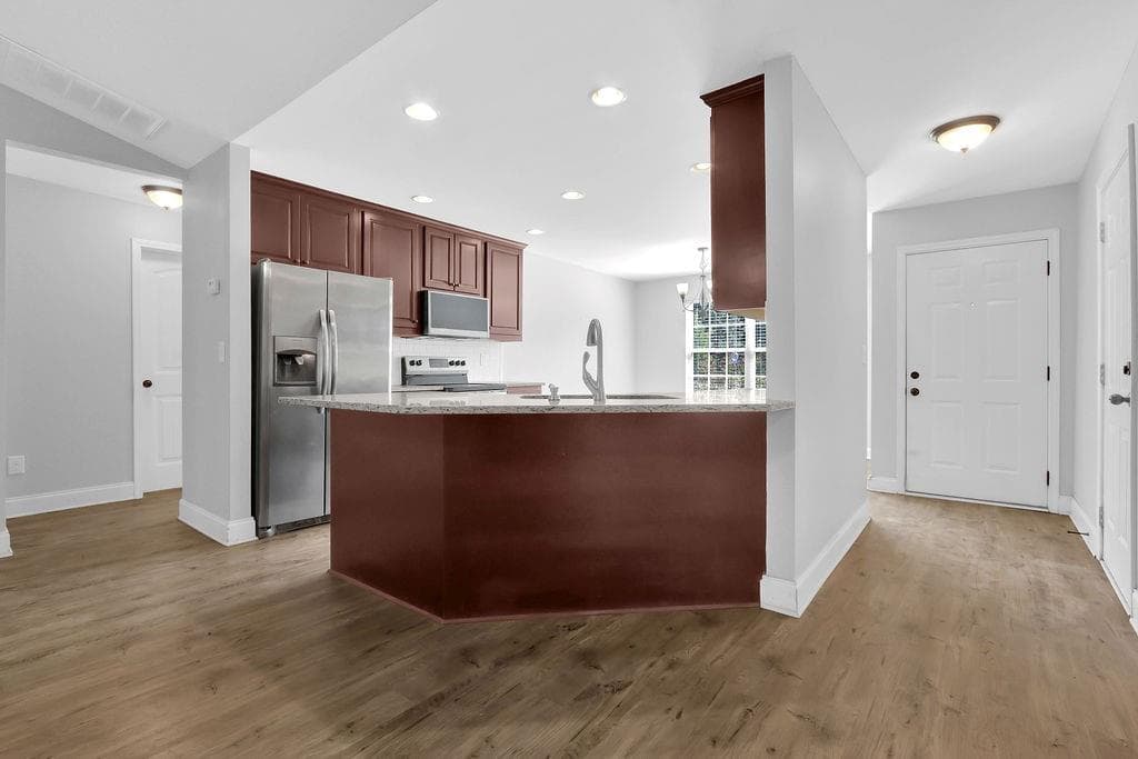 3 bedroom, 2 bathroom, 2,200 sq ft single family residence for sale at 3710 Silver Hill Circle, Gainesville, GA 30507 — photo 8