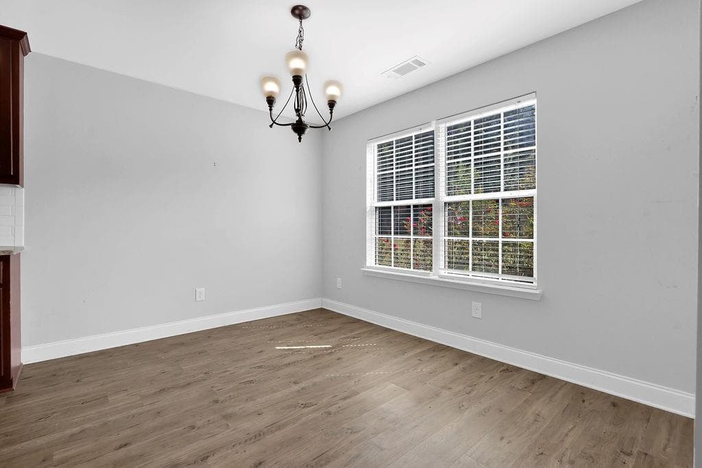 3 bedroom, 2 bathroom, 2,200 sq ft single family residence for sale at 3710 Silver Hill Circle, Gainesville, GA 30507 — photo 9