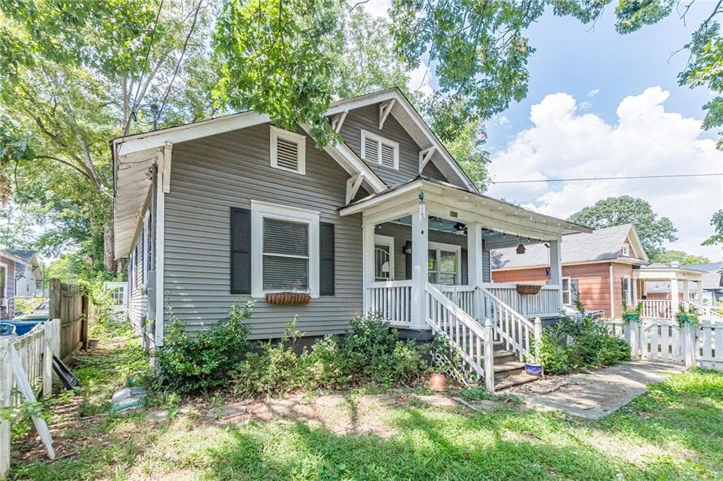 3 bedroom, 2 bathroom, 1,301 sq ft single family residence for sale at 1395 Desoto Avenue, Atlanta, GA 30310 — photo 2