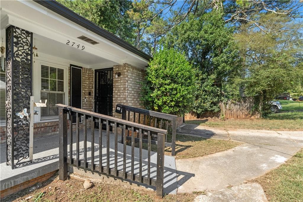 3 bedroom, 2 bathroom, 1,917 sq ft single family residence for sale at 2749 Preston Drive, Decatur, GA 30034 — photo 1 of 33