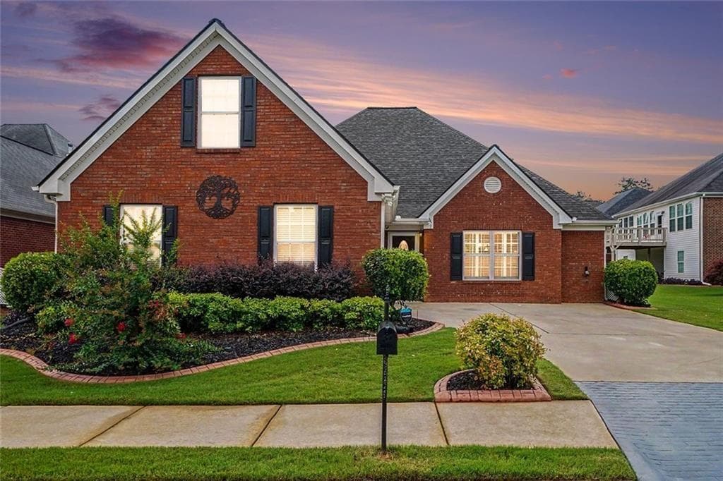 3 bedroom, 2 bathroom, 2,538 sq ft single family residence for sale at 404 Gracious Way, Mcdonough, GA 30253 — photo 2