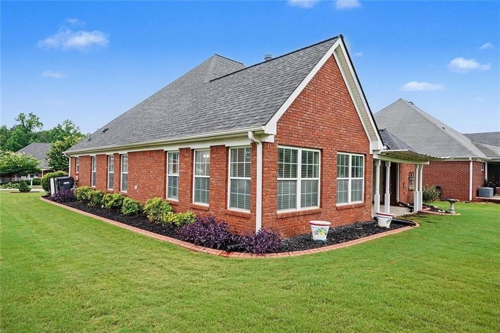 3 bedroom, 2 bathroom, 2,538 sq ft single family residence for sale at 404 Gracious Way, Mcdonough, GA 30253 — photo 3