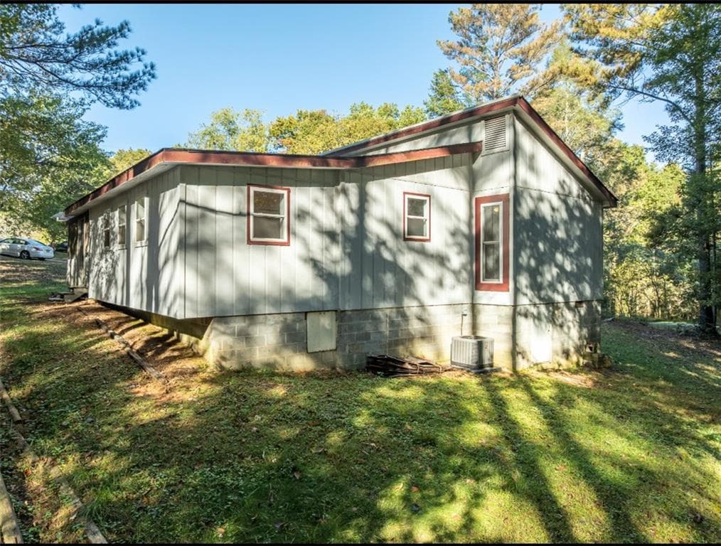 3 bedroom, 1 bathroom, 1,268 sq ft single family residence for sale at 620 Wash Wilson Road, Blue Ridge, GA 30513 — photo 2