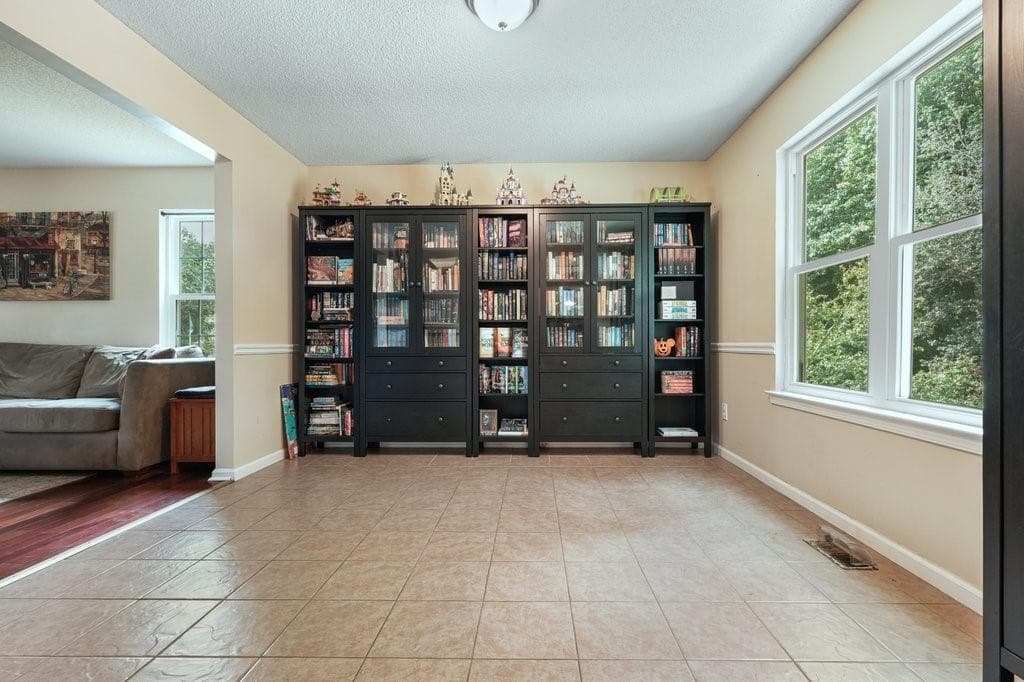 6 bedroom, 4 bathroom, 4,310 sq ft single family residence for sale at 371 Silverleaf Lane, Dallas, GA 30157 — photo 9