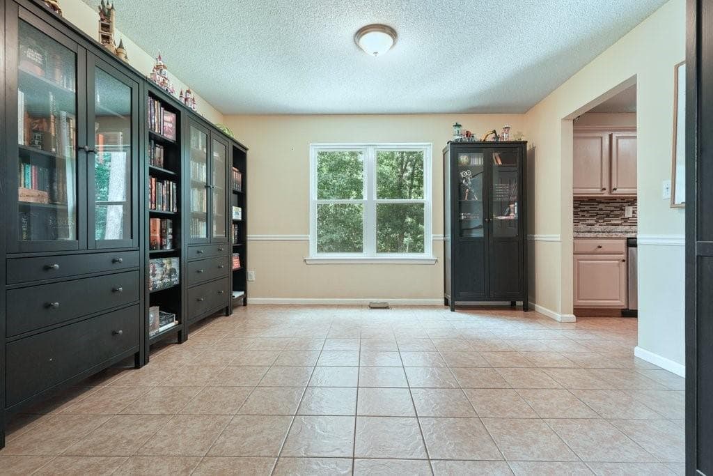 6 bedroom, 4 bathroom, 4,310 sq ft single family residence for sale at 371 Silverleaf Lane, Dallas, GA 30157 — photo 10