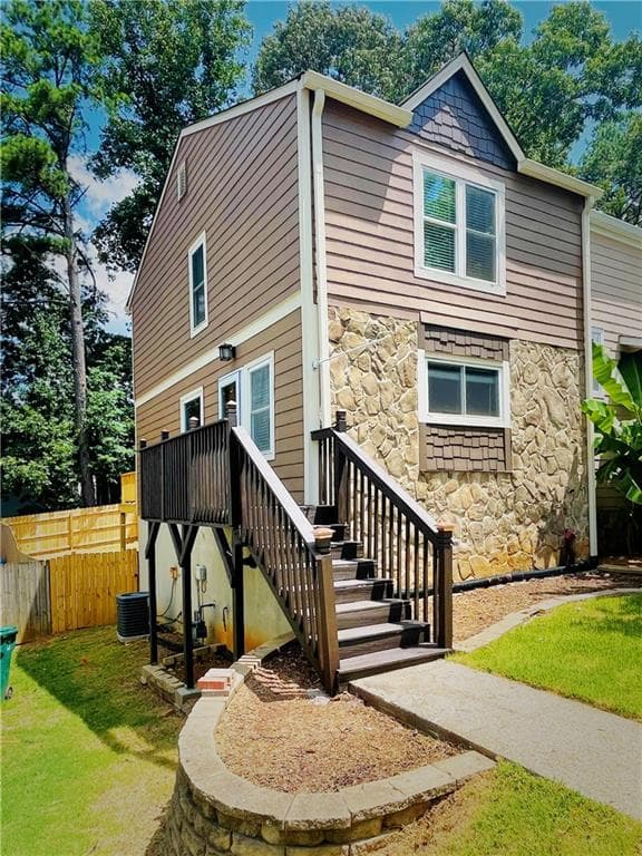 2 bedroom, 3 bathroom, 1,080 sq ft townhouse for sale at 1330 Ridgecrest Lane, Smyrna, GA 30080 — photo 2