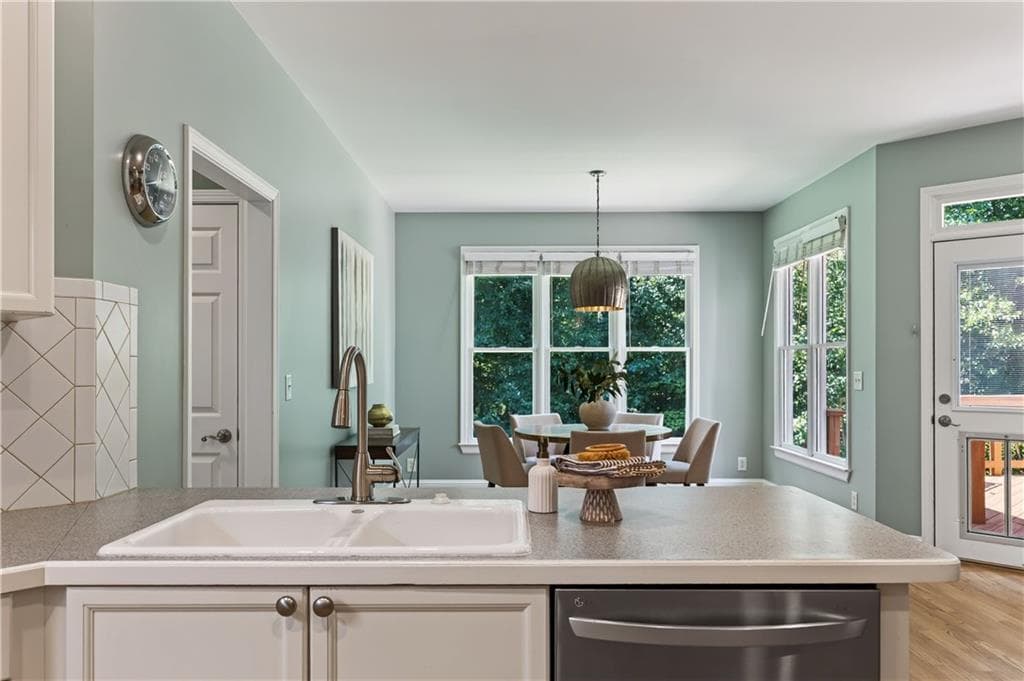 4 bedroom, 4 bathroom, 2,510 sq ft single family residence for sale at 125 Birmingham Walk, Alpharetta, GA 30004 — photo 8