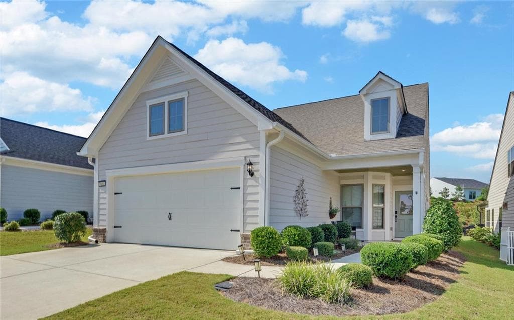 2 bedroom, 2 bathroom, 1,876 sq ft single family residence for sale at 5663 Villa Crest Drive, Hoschton, GA 30548 — photo 2