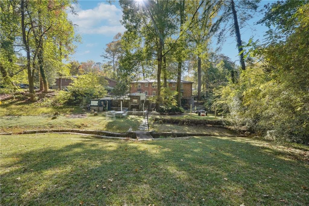 1 bedroom, 1 bathroom, 950 sq ft duplex for rent at 2073 E Roxboro Road B, Brookhaven, GA 30324 for $1,095 a month — photo 2