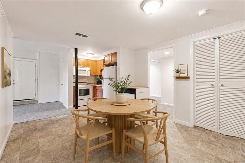 1 bedroom, 1 bathroom, 950 sq ft duplex for rent at 2073 E Roxboro Road B, Brookhaven, GA 30324 for $1,095 a month — photo 6