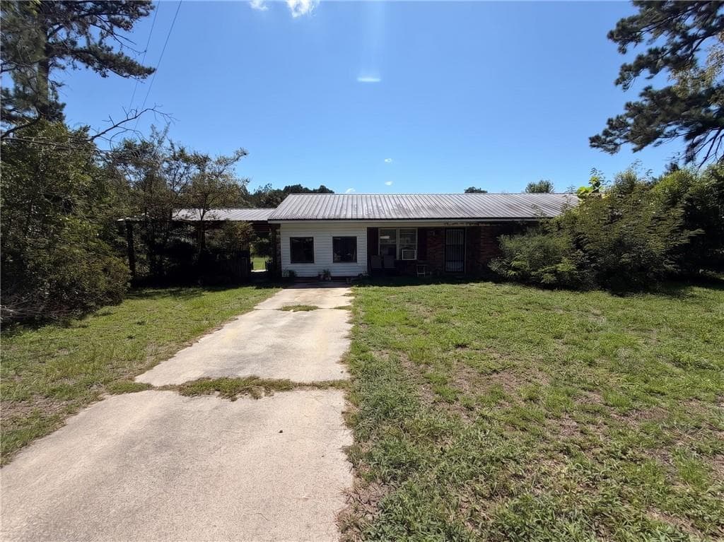 3 bedroom, 1 bathroom, 1,371 sq ft single family residence under contract at 125 Lee Avenue, Brooklet, GA 30415