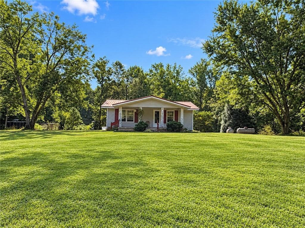 2 bedroom, 1 bathroom, 944 sq ft single family residence for sale at 724 Upper Bethany Road, Ball Ground, GA 30107 — photo 1 of 24