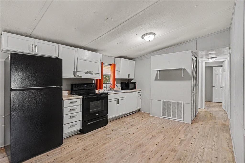 3 bedroom, 2 bathroom, 1,150 sq ft single family residence for sale at 915 Steele Drive, Hampton, GA 30228 — photo 5