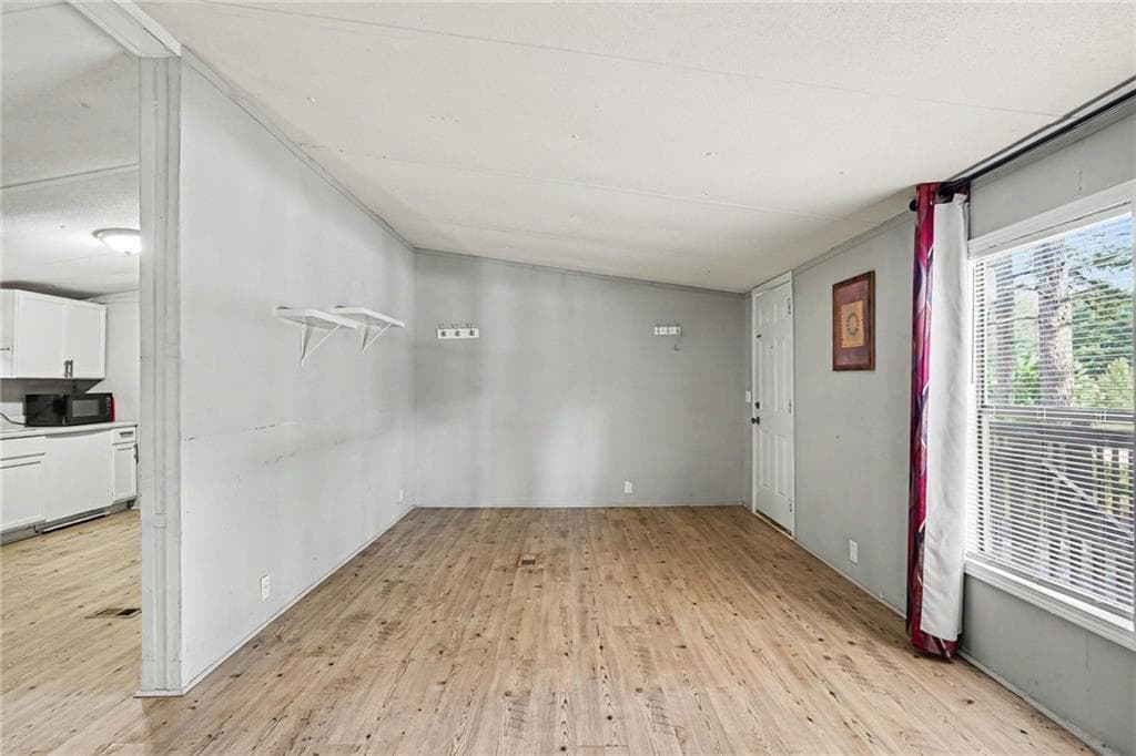 3 bedroom, 2 bathroom, 1,150 sq ft single family residence for sale at 915 Steele Drive, Hampton, GA 30228 — photo 8