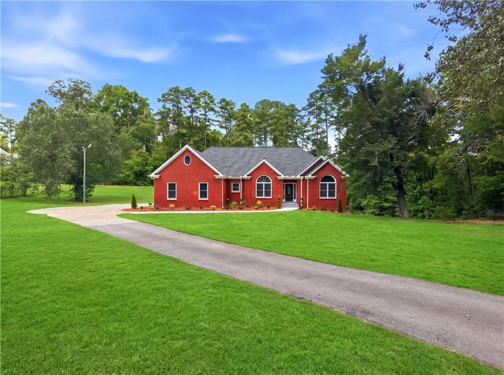 3 bedroom, 3 bathroom, 3,015 sq ft single family residence for sale at 3141 Centerville Rosebud Road, Snellville, GA 30039 — photo 2
