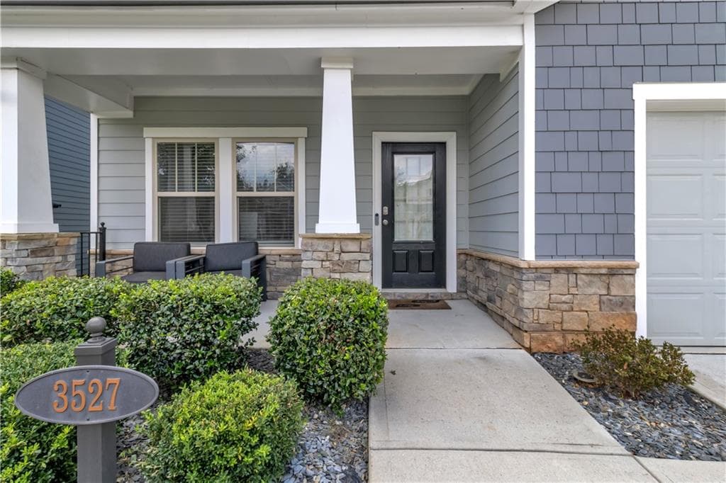 4 bedroom, 3 bathroom, 2,844 sq ft single family residence for sale at 3527 Argent Way, Marietta, GA 30008 — photo 2