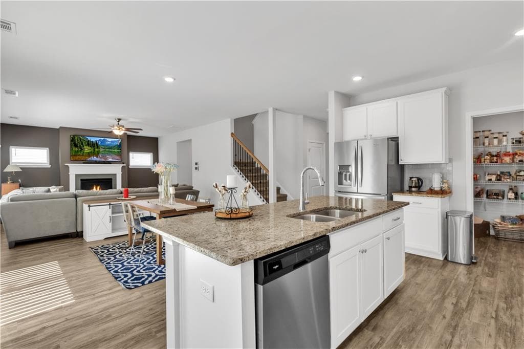 4 bedroom, 3 bathroom, 2,844 sq ft single family residence for sale at 3527 Argent Way, Marietta, GA 30008 — photo 5