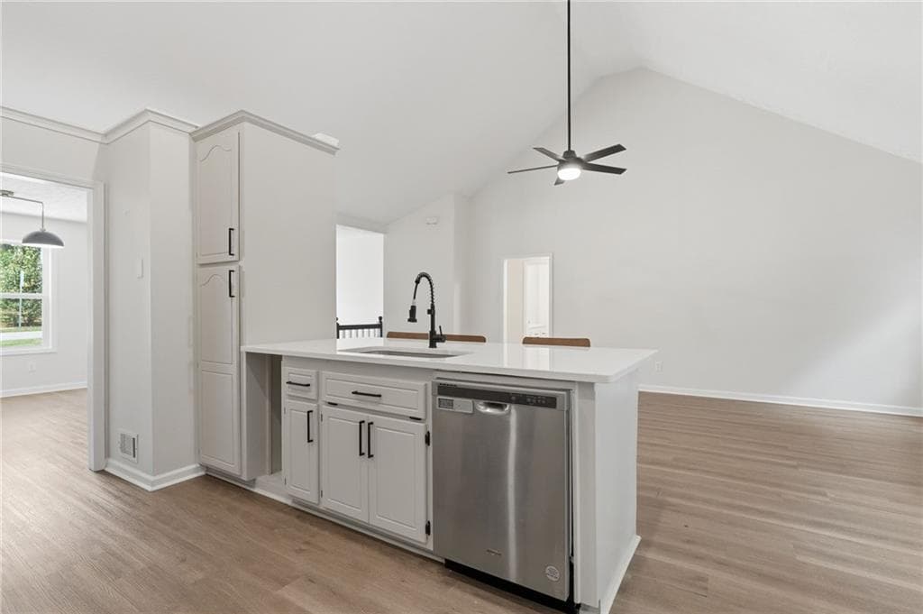 5 bedroom, 3 bathroom, 2,372 sq ft single family residence for sale at 1003 Queensbury Run, Acworth, GA 30102 — photo 9