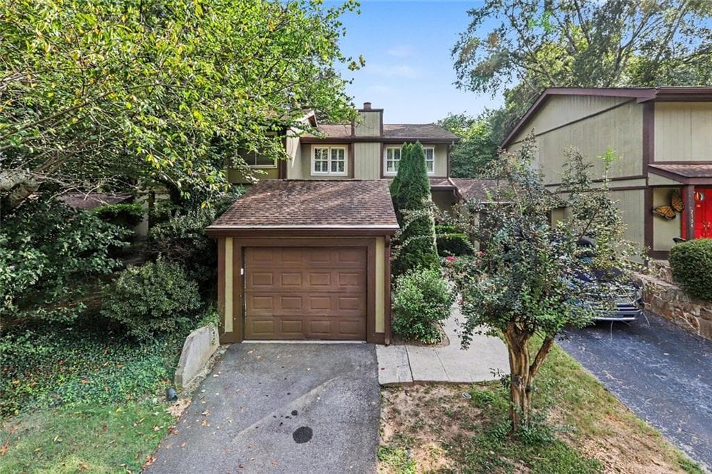 3 bedroom, 3 bathroom, 1,724 sq ft townhouse for sale at 2752 Meadow Mere, Atlanta, GA 30341 — photo 2