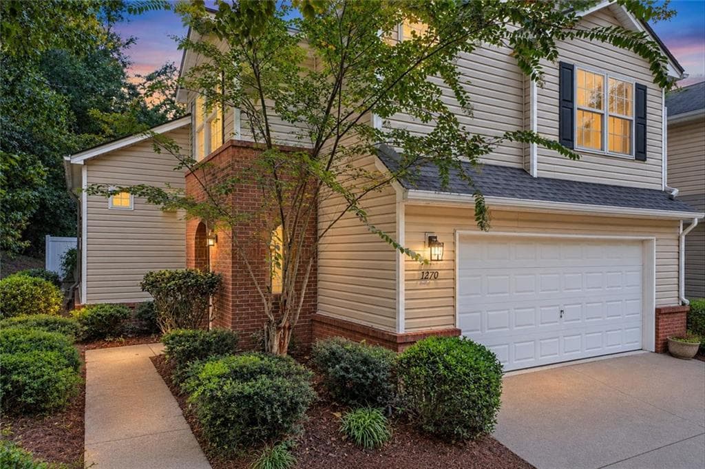 3 bedroom, 3 bathroom, 1,271 sq ft single family residence for sale at 1270 W Oaks Way, Woodstock, GA 30188