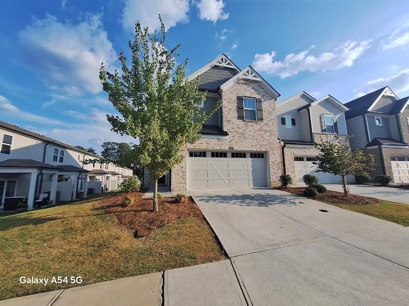 3 bedroom, 3 bathroom, 2,260 sq ft townhouse for sale at 1027 Sunny Lake Drive, Lawrenceville, GA 30043 — photo 1 of 23