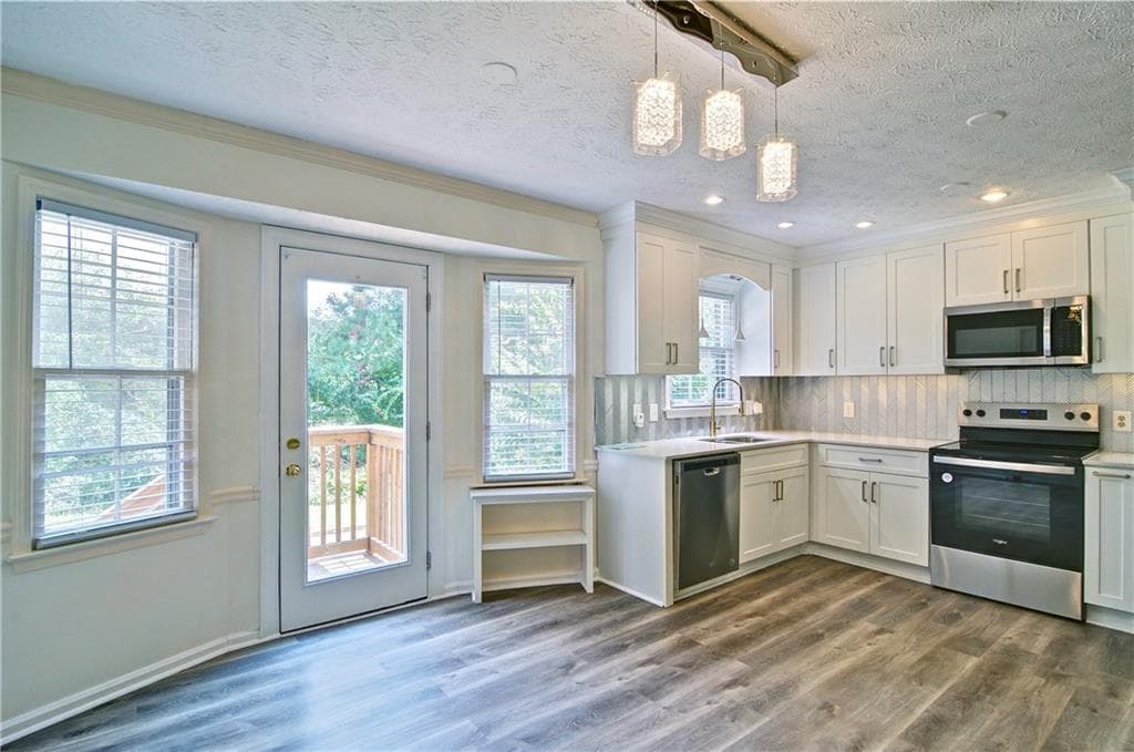 3 bedroom, 2 bathroom, 1,154 sq ft single family residence for rent at 6428 Paradise Point Road, Flowery Branch, GA 30542 for $2,200 a month — photo 8