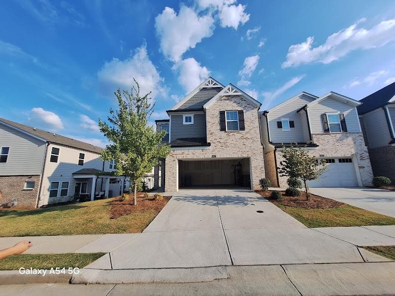 3 bedroom, 3 bathroom, 2,260 sq ft townhouse for sale at 1027 Sunny Lake Drive, Lawrenceville, GA 30043 — photo 2