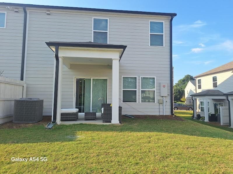 3 bedroom, 3 bathroom, 2,260 sq ft townhouse for sale at 1027 Sunny Lake Drive, Lawrenceville, GA 30043 — photo 5