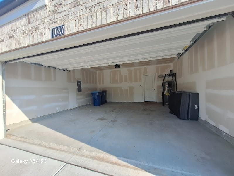 3 bedroom, 3 bathroom, 2,260 sq ft townhouse for sale at 1027 Sunny Lake Drive, Lawrenceville, GA 30043 — photo 4