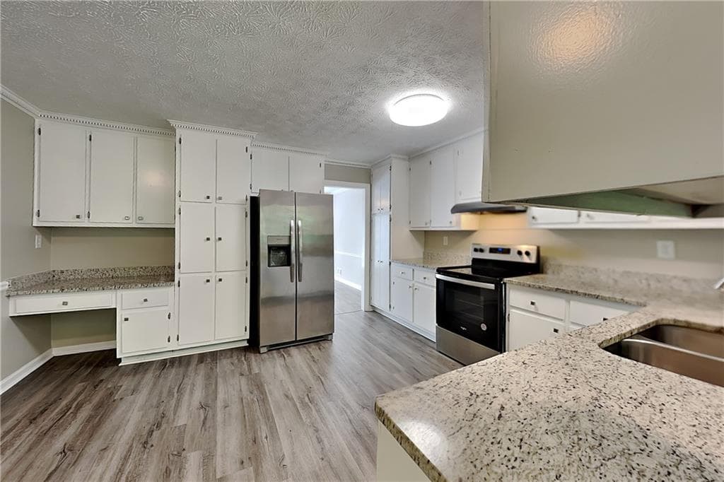 4 bedroom, 3 bathroom, 2,174 sq ft single family residence for rent at 3940 Camrose Place, Marietta, GA 30062 for $2,600 a month — photo 5