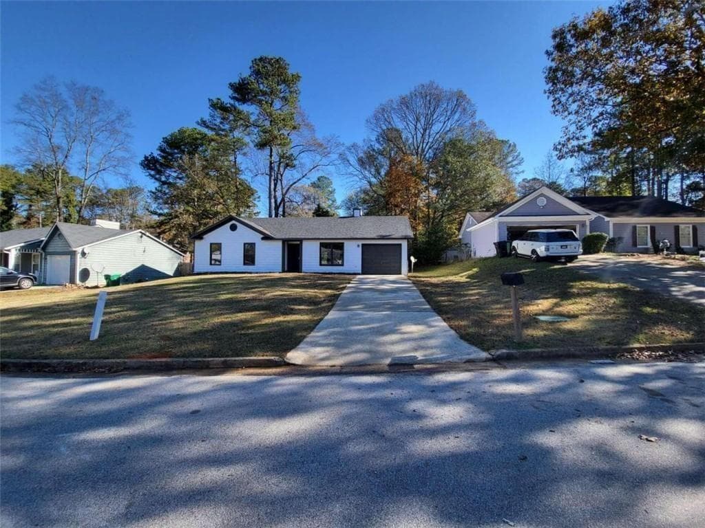 3 bedroom, 2 bathroom, 1,276 sq ft single family residence for sale at 915 Fox Valley Court, Stone Mountain, GA 30088