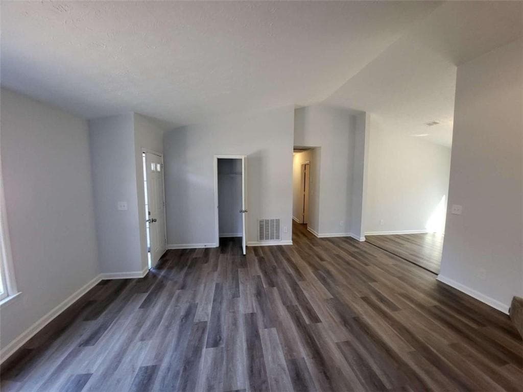 3 bedroom, 2 bathroom, 1,276 sq ft single family residence for sale at 915 Fox Valley Court, Stone Mountain, GA 30088 — photo 4
