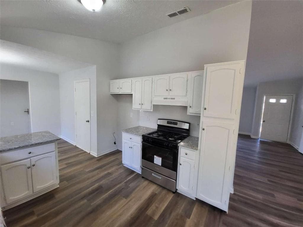 3 bedroom, 2 bathroom, 1,276 sq ft single family residence for sale at 915 Fox Valley Court, Stone Mountain, GA 30088 — photo 7