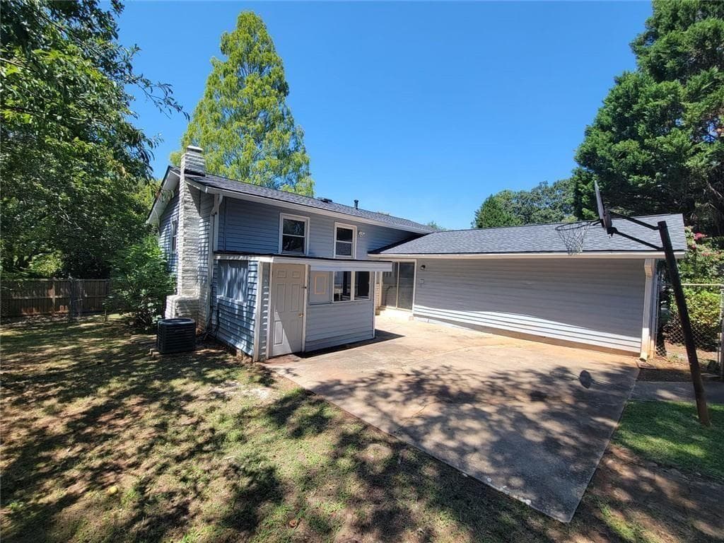 6 bedroom, 2 bathroom, 2,759 sq ft single family residence for sale at 3623 Broadview Court, Decatur, GA 30032 — photo 3