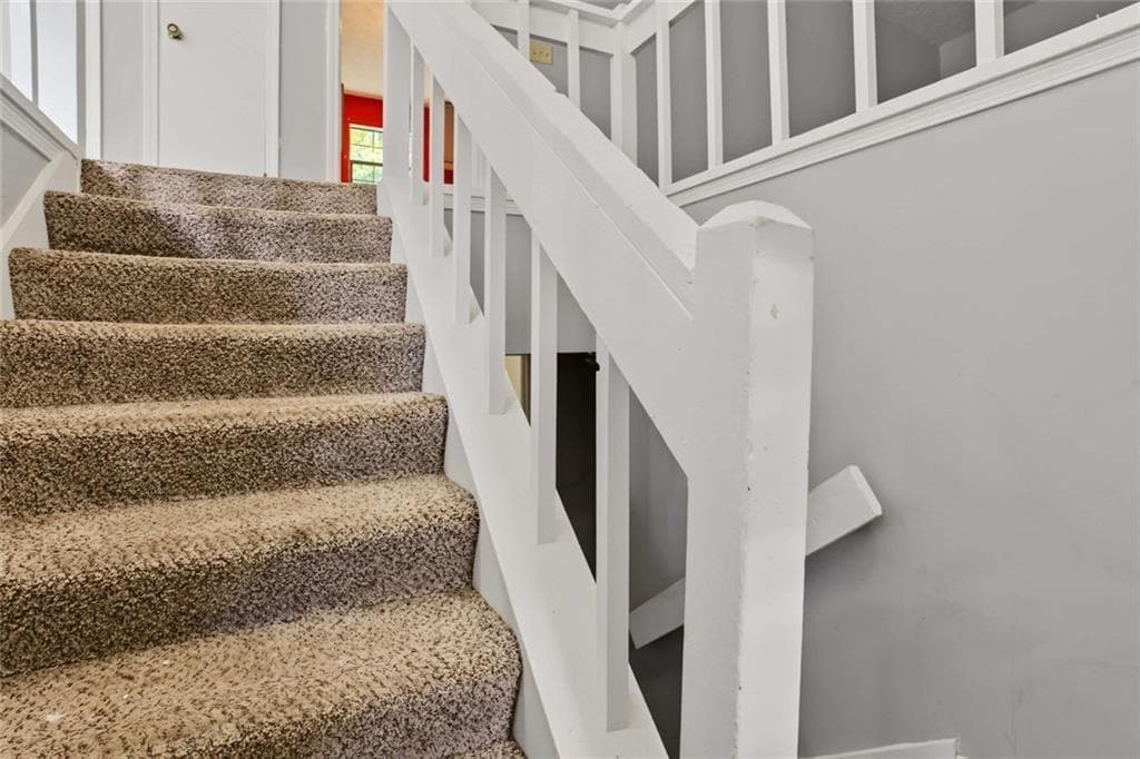 5 bedroom, 3 bathroom, 2,284 sq ft single family residence under contract at 2822 WoodHollow Lane, Jonesboro, GA 30236 — photo 10
