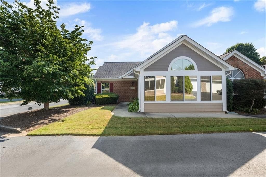 2 bedroom, 2 bathroom, 1,350 sq ft condominium under contract at 4476 Orchard Trace, Roswell, GA 30076 — photo 2
