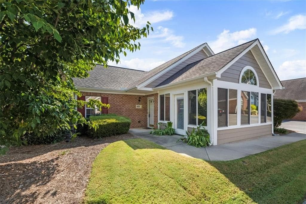 2 bedroom, 2 bathroom, 1,350 sq ft condominium under contract at 4476 Orchard Trace, Roswell, GA 30076 — photo 3
