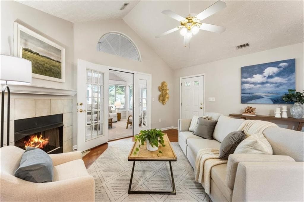 2 bedroom, 2 bathroom, 1,350 sq ft condominium under contract at 4476 Orchard Trace, Roswell, GA 30076 — photo 5
