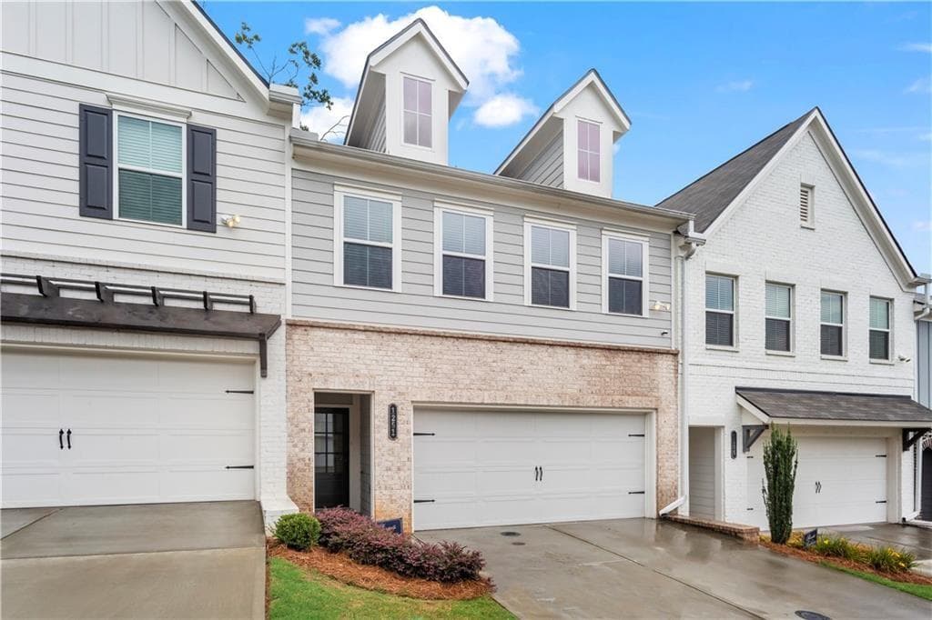3 bedroom, 3 bathroom, 1,852 sq ft townhouse for sale at 1251 Willamette Way, Marietta, GA 30008 — photo 2