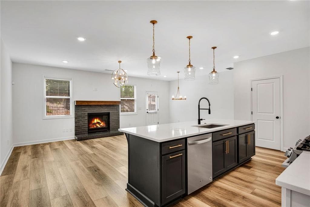 3 bedroom, 3 bathroom, 1,852 sq ft townhouse for sale at 1251 Willamette Way, Marietta, GA 30008 — photo 4
