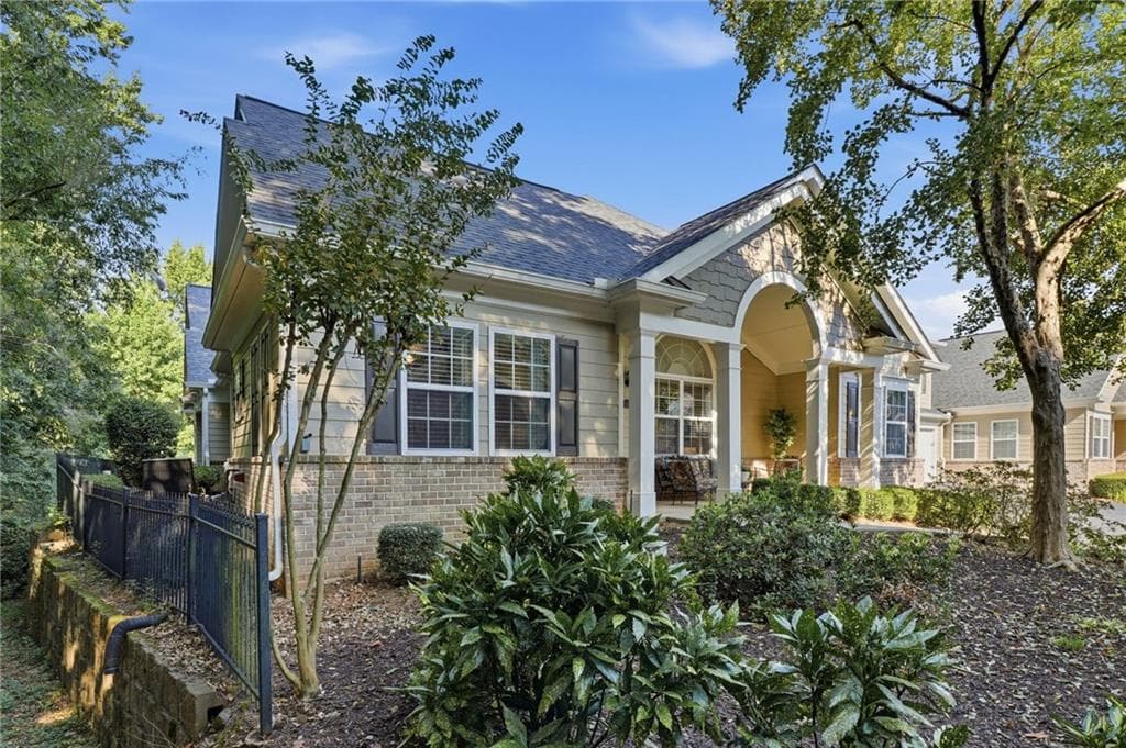3 bedroom, 3 bathroom, 2,337 sq ft condominium for sale at 2617 Grapevine Circle 601, Cumming, GA 30041 — photo 2