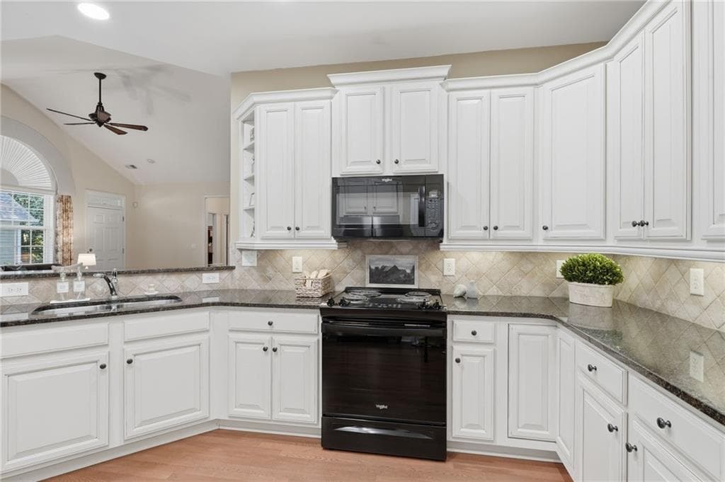 3 bedroom, 3 bathroom, 2,337 sq ft condominium for sale at 2617 Grapevine Circle 601, Cumming, GA 30041 — photo 8