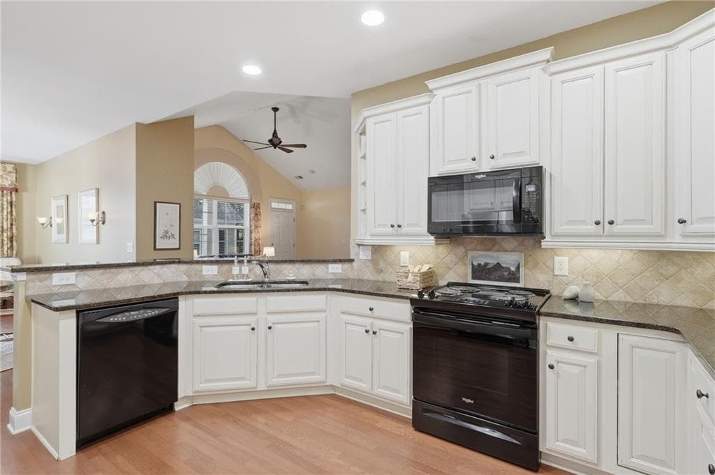 3 bedroom, 3 bathroom, 2,337 sq ft condominium for sale at 2617 Grapevine Circle 601, Cumming, GA 30041 — photo 9